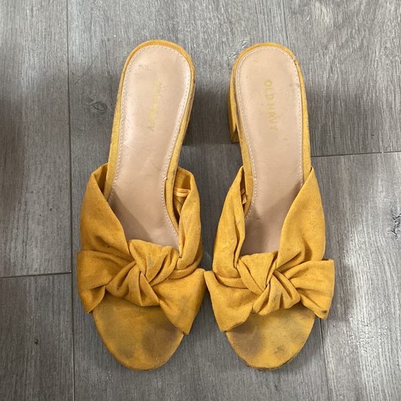Womens Old Navy Yellow Sandals - Picture 3 of 5